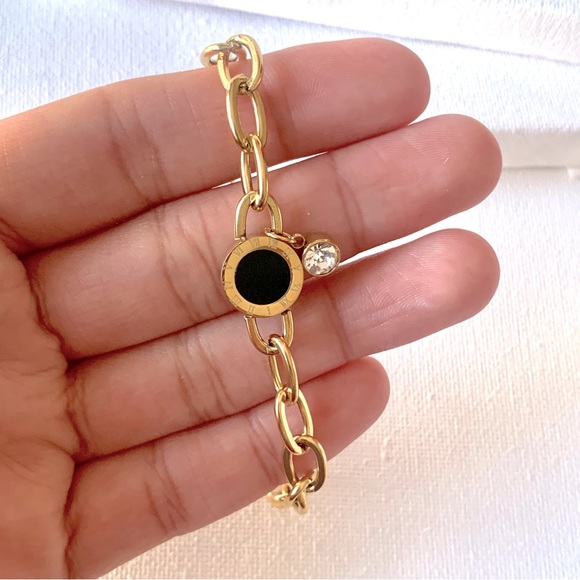 ◾️18K Gold Plated Round Roman Numerals Charm Bracelet - Picture 3 of 7